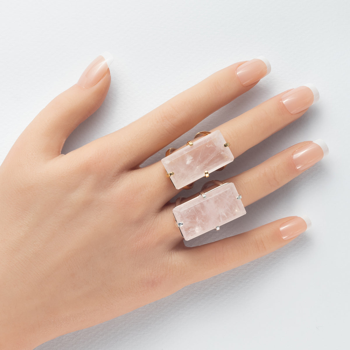 Bague en quartz rose taille baguette