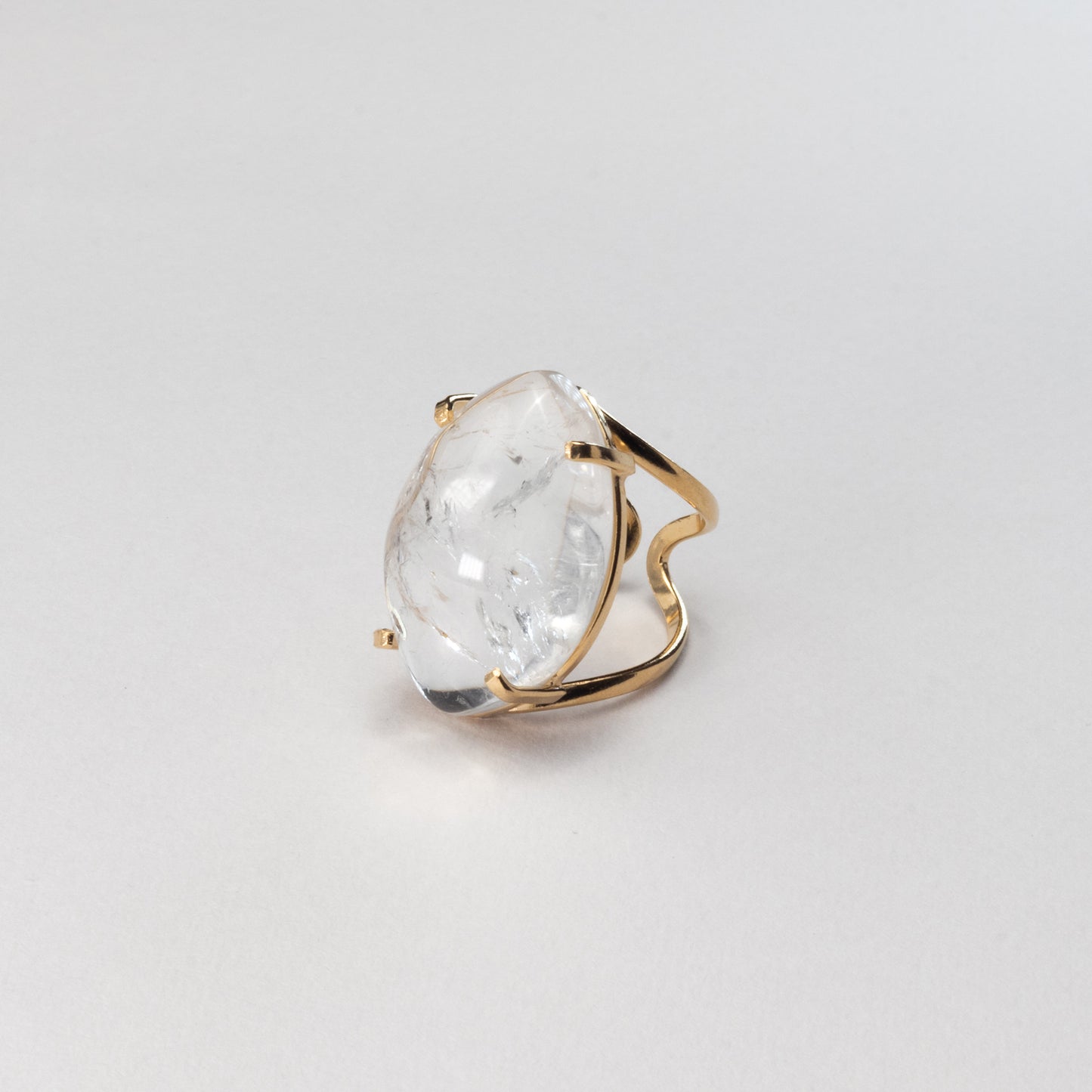 Bague en cristal de roche cabochon marquise