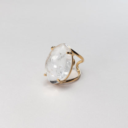 Bague en cristal de roche cabochon marquise