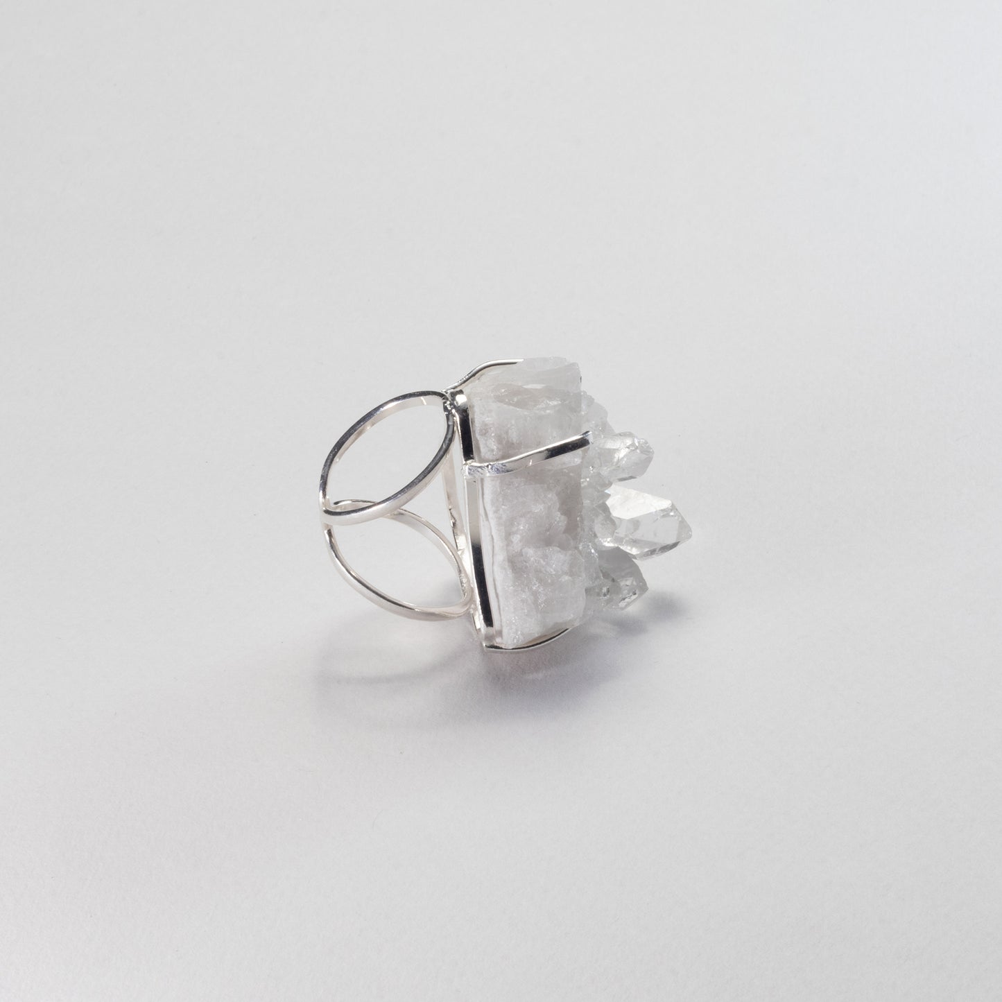 Bague oversize en cristal de roche en grappe