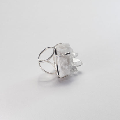 Bague oversize en cristal de roche en grappe