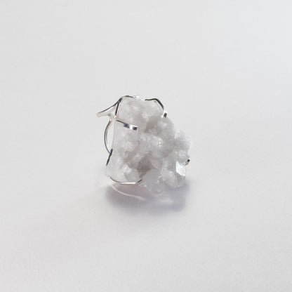 Bague oversize en cristal de roche en grappe