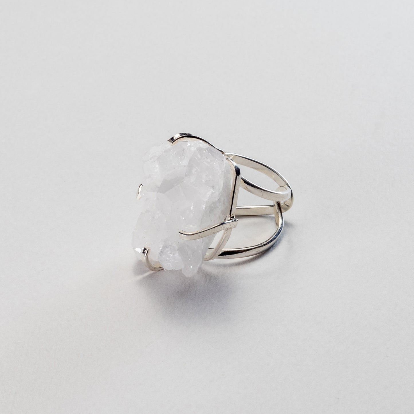 Bague oversize en cristal de roche en grappe