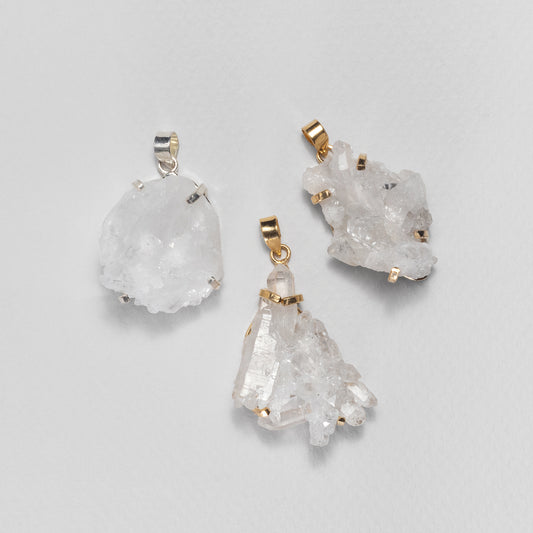Pendentif en cristal de roche en grappe