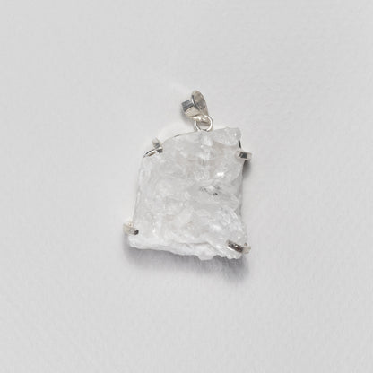 Pendentif en cristal de roche en grappe