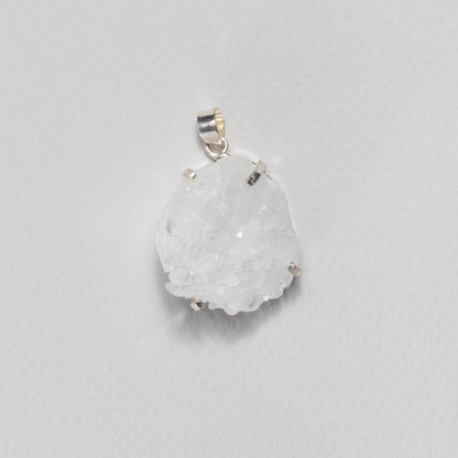 Pendentif en cristal de roche en grappe