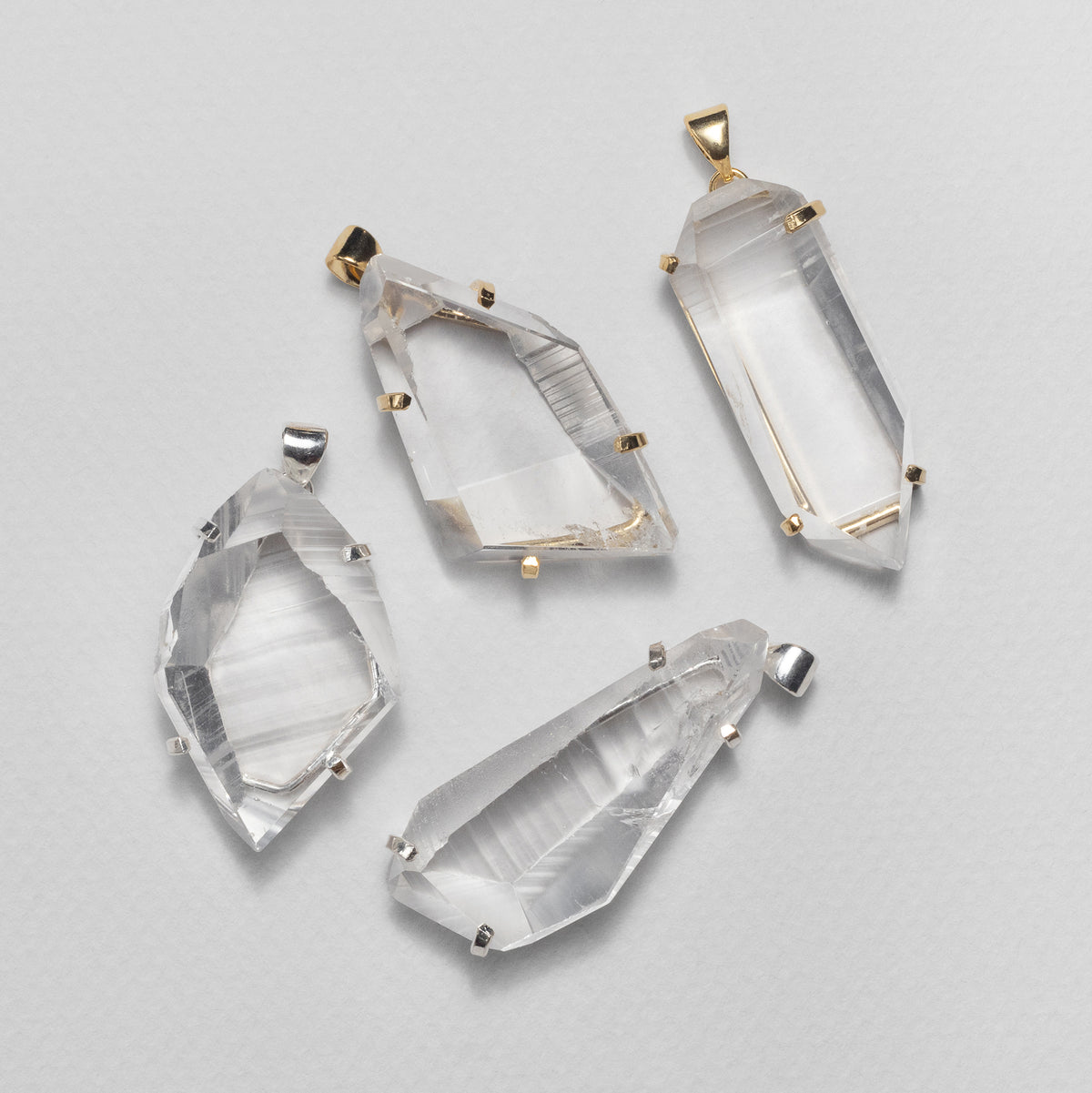Pendentif en cristal facetté forme libre
