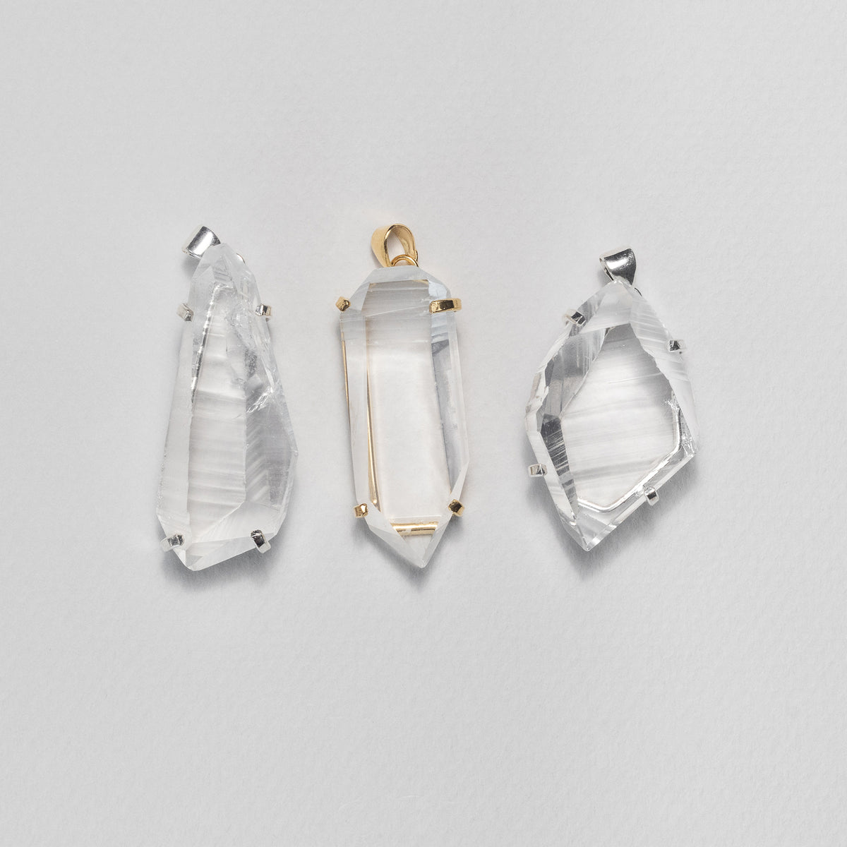 Pendentif en cristal facetté forme libre