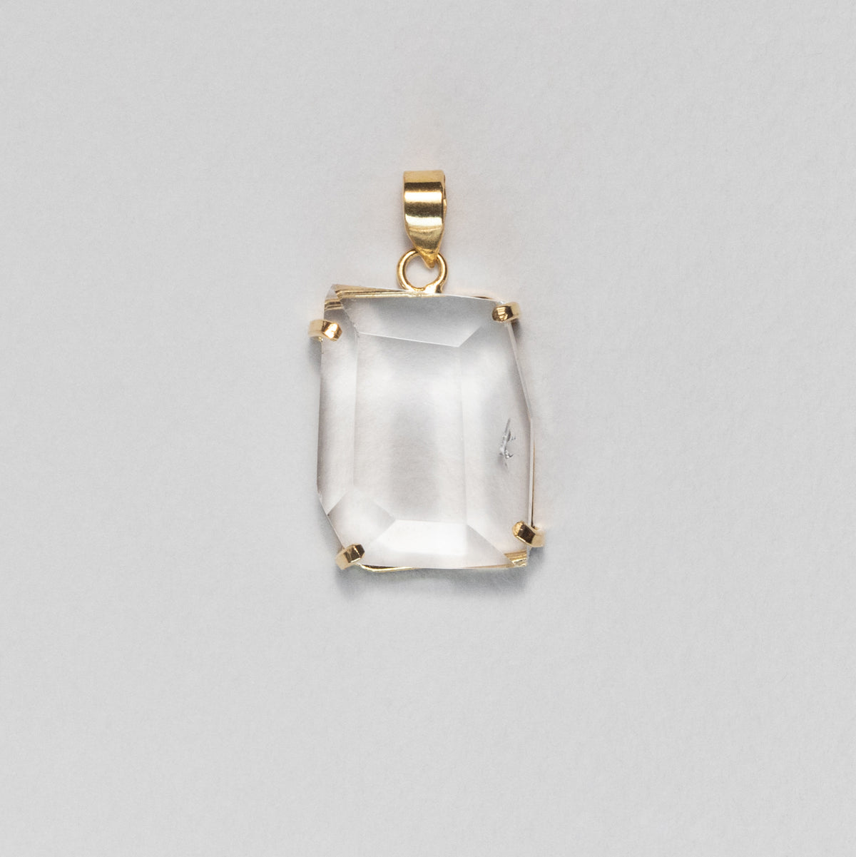 Pendentif en cristal facetté forme libre