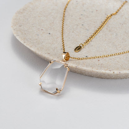 Pendentif en cristal facetté forme libre