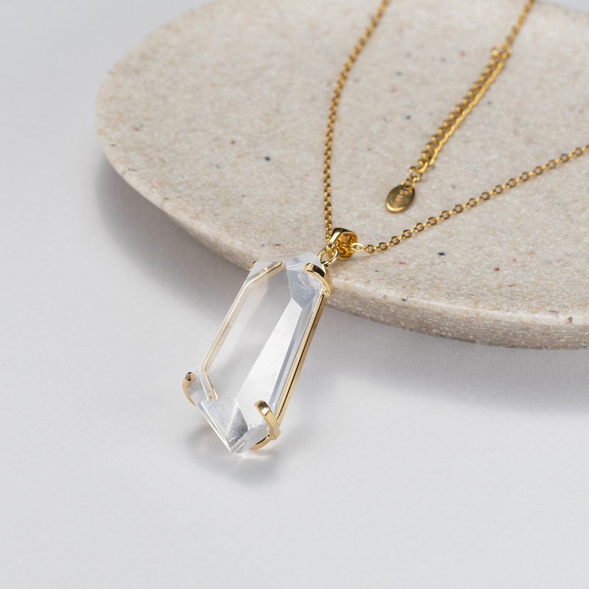Pendentif en cristal facetté forme libre