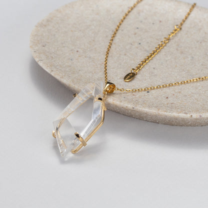 Pendentif en cristal facetté forme libre