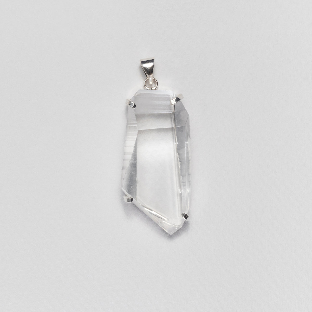 Pendentif en cristal facetté forme libre