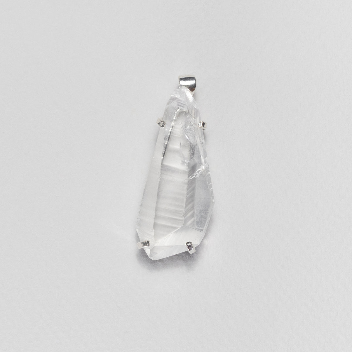 Pendentif en cristal facetté forme libre
