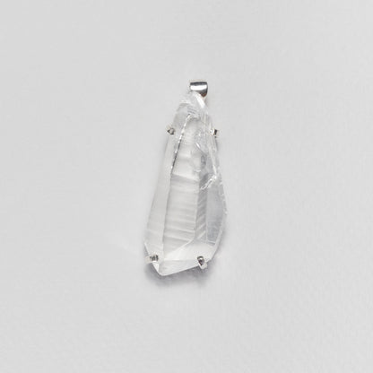 Pendentif en cristal facetté forme libre