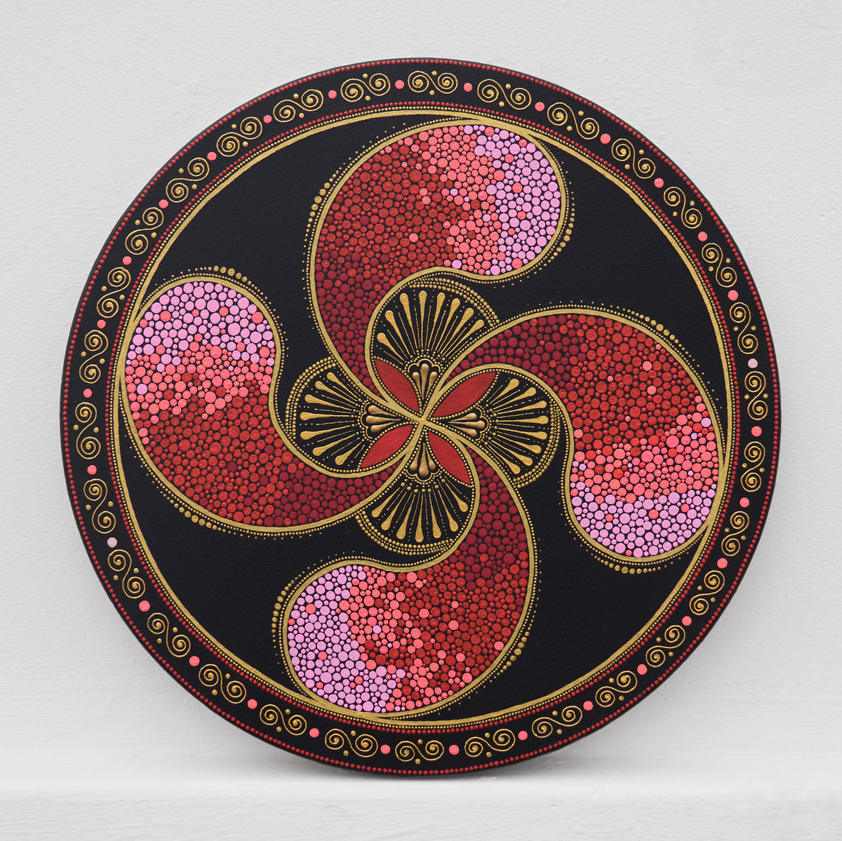 Round Lauburu Basque cross painting in pointillism, red acrylic on 40cm canvas.