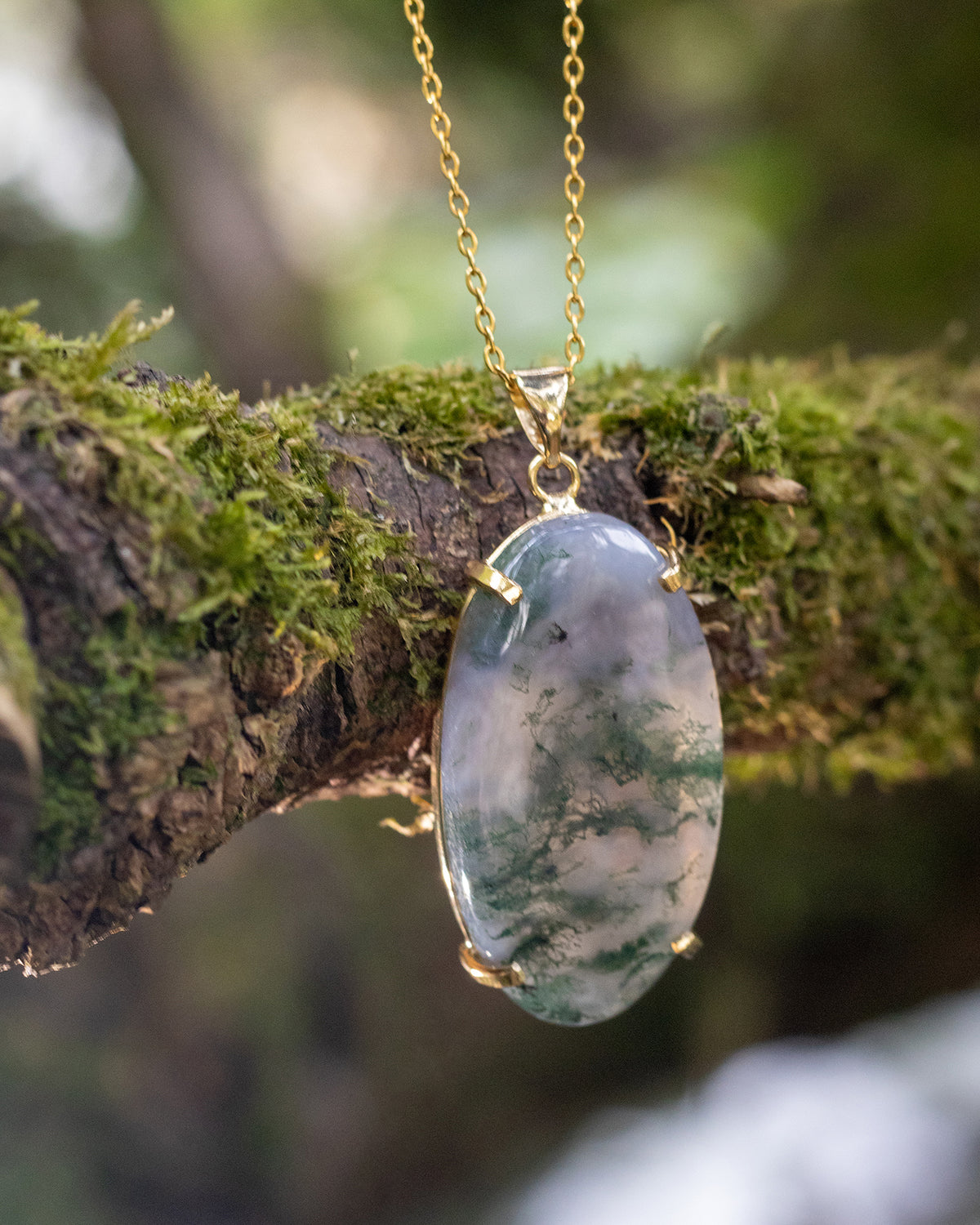 Moss agate oval cabochon pendant