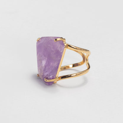 Bague en améthyste facettée forme libre