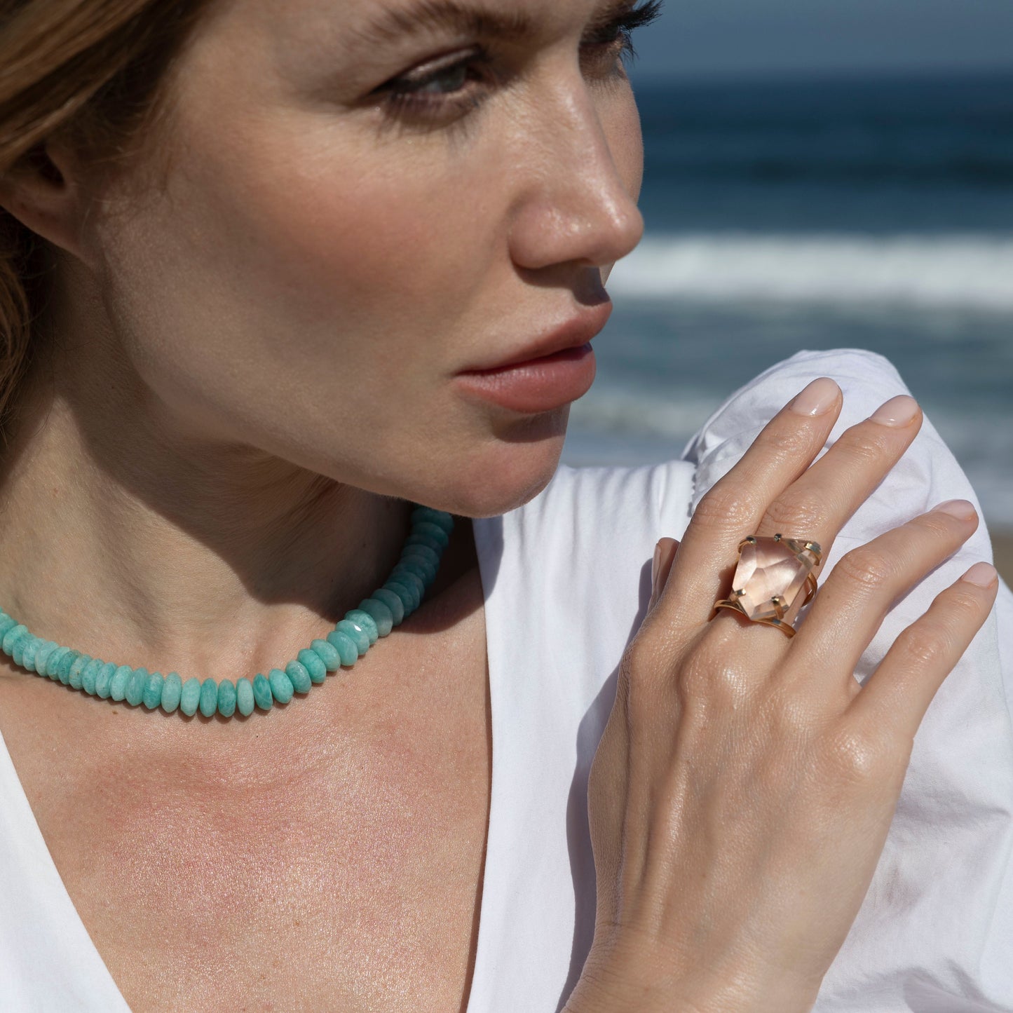 Bague en cristal de roche facetté forme libre