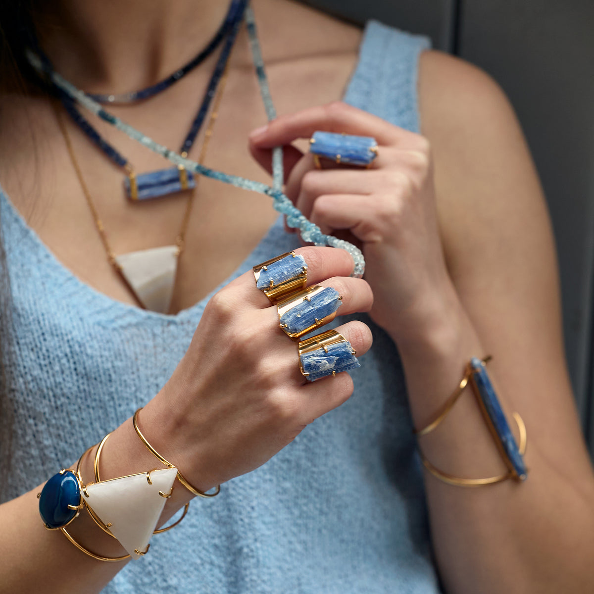 Bague ouverte en cyanite bleue brute