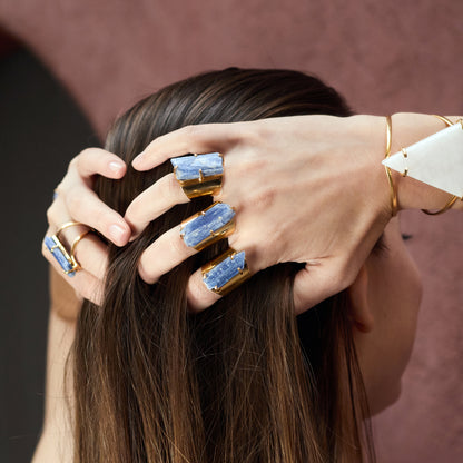 Bague ouverte en cyanite bleue brute
