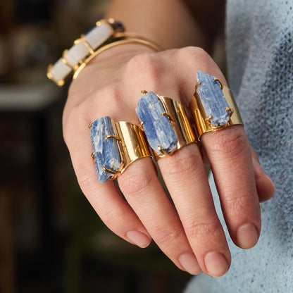 Bague ouverte en cyanite bleue brute
