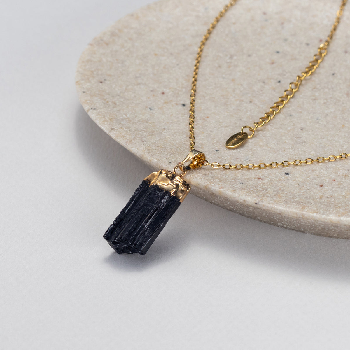 Bague en onyx noir facetté forme libre