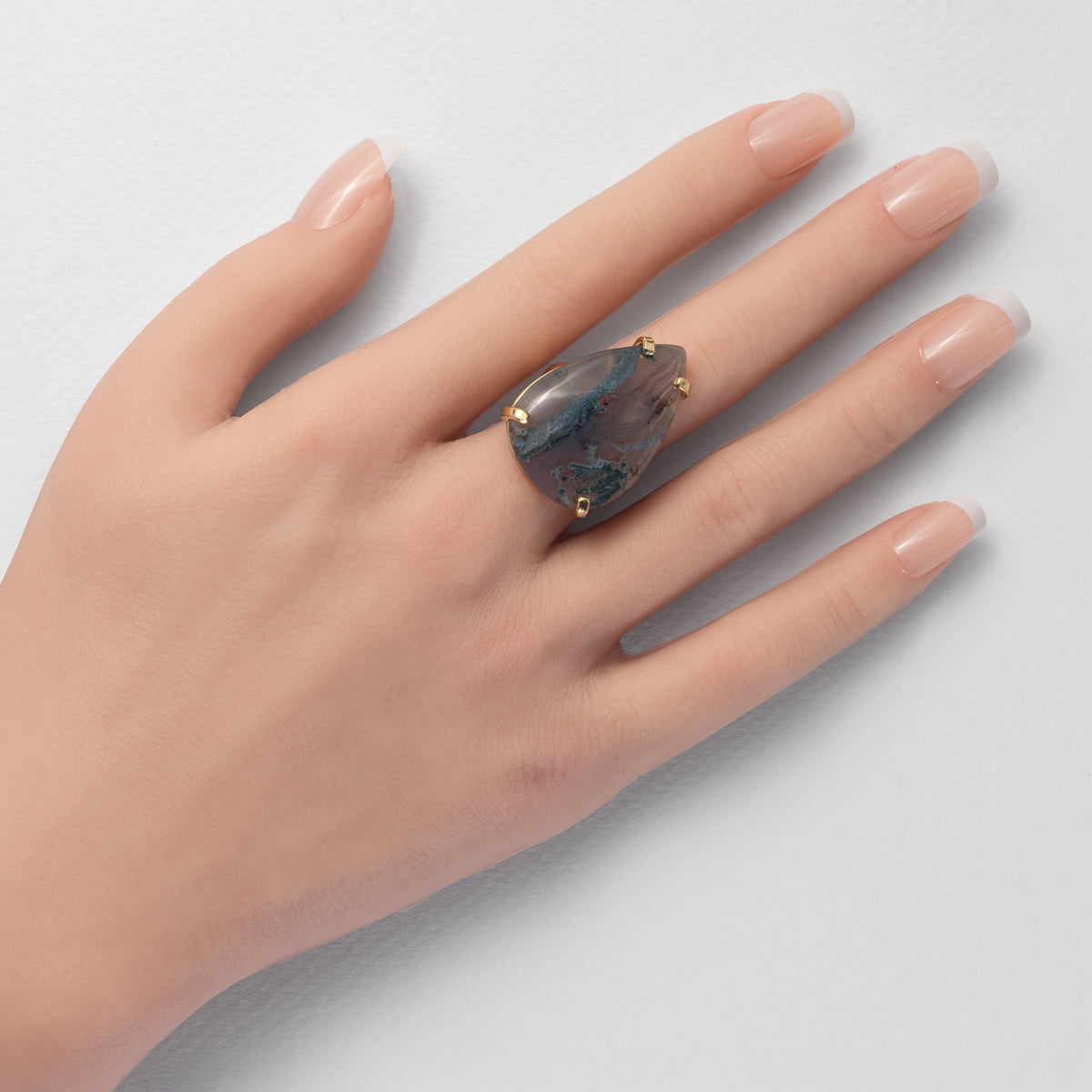 Bague en agate mousse avec cabochon en forme de goutte