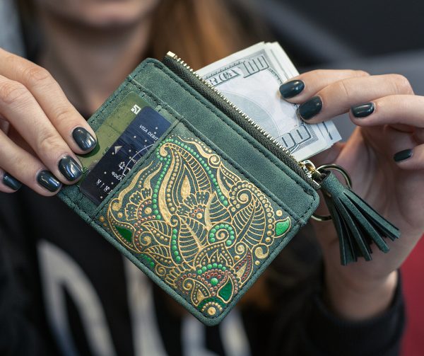 Slim wallet with tassel - green
